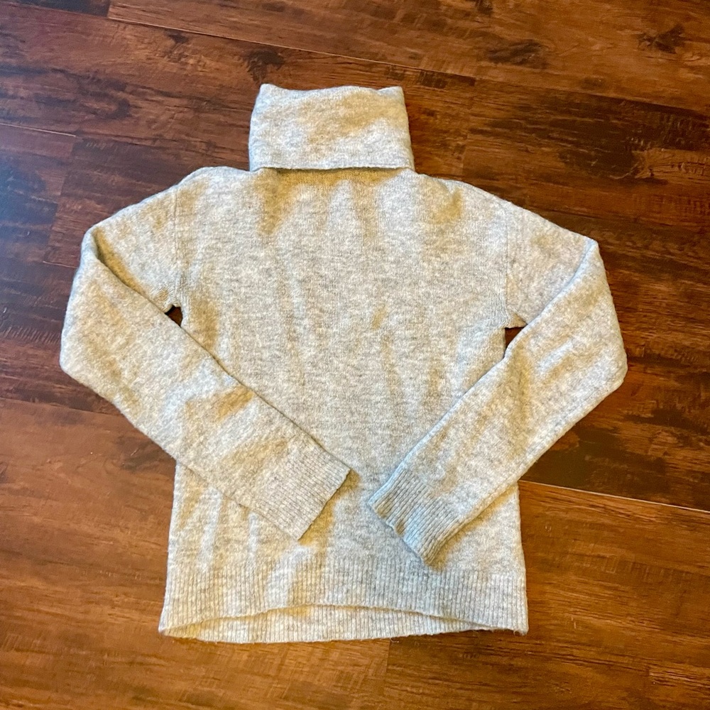 H&M grey turtleneck XS